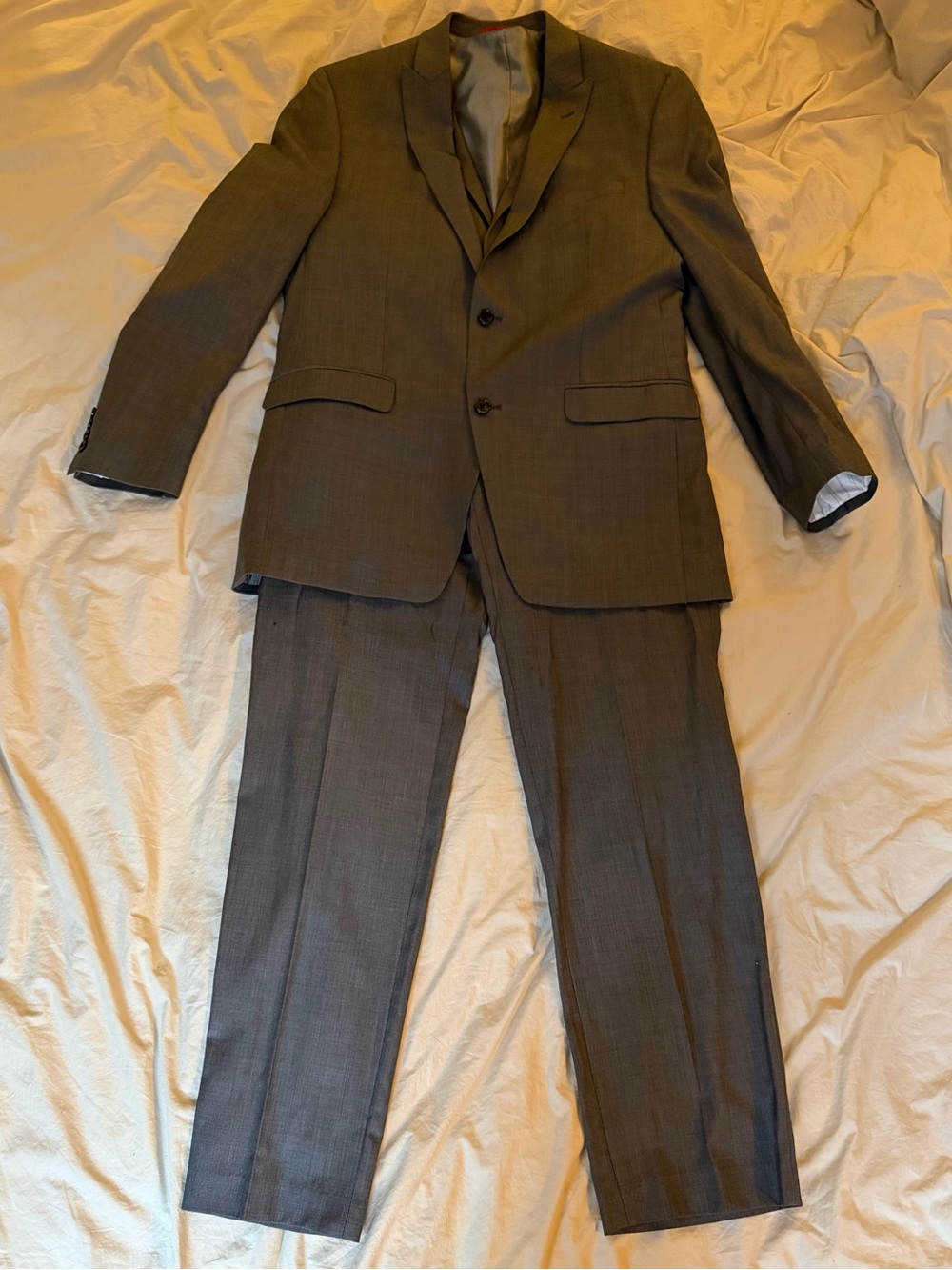 Men's Classic Gray Three-Piece Suit - Modern Fit